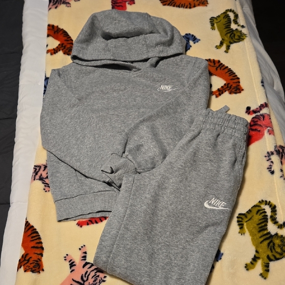 Kids Nike Sweatsuit Set - Picture 1 of 6